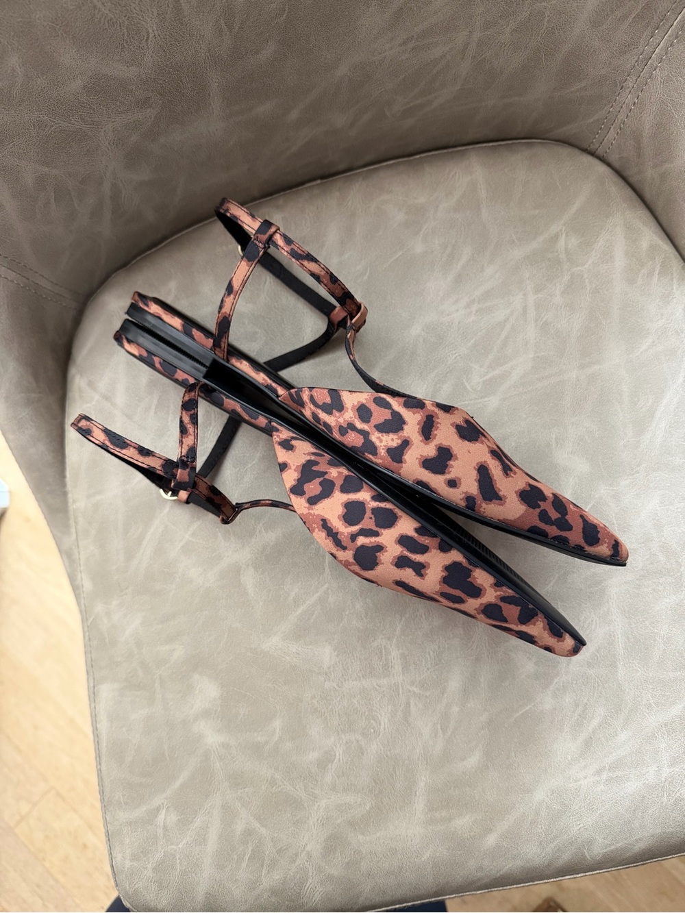 H&M Leopard Print T Strap Pointed-Toe Ankle Strap Flats - Brown/Black - Picture 2 of 6